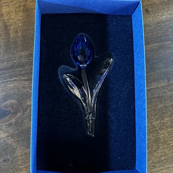 RETIRED Swarovski Crystal Society 2002 Member Renewal Gift - Blue Tulip - Picture 4 of 4